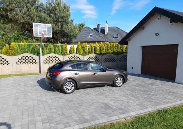 Mazda 3 cena 53000 przebieg: 142000, rok produkcji 2016 z Łask małe 596